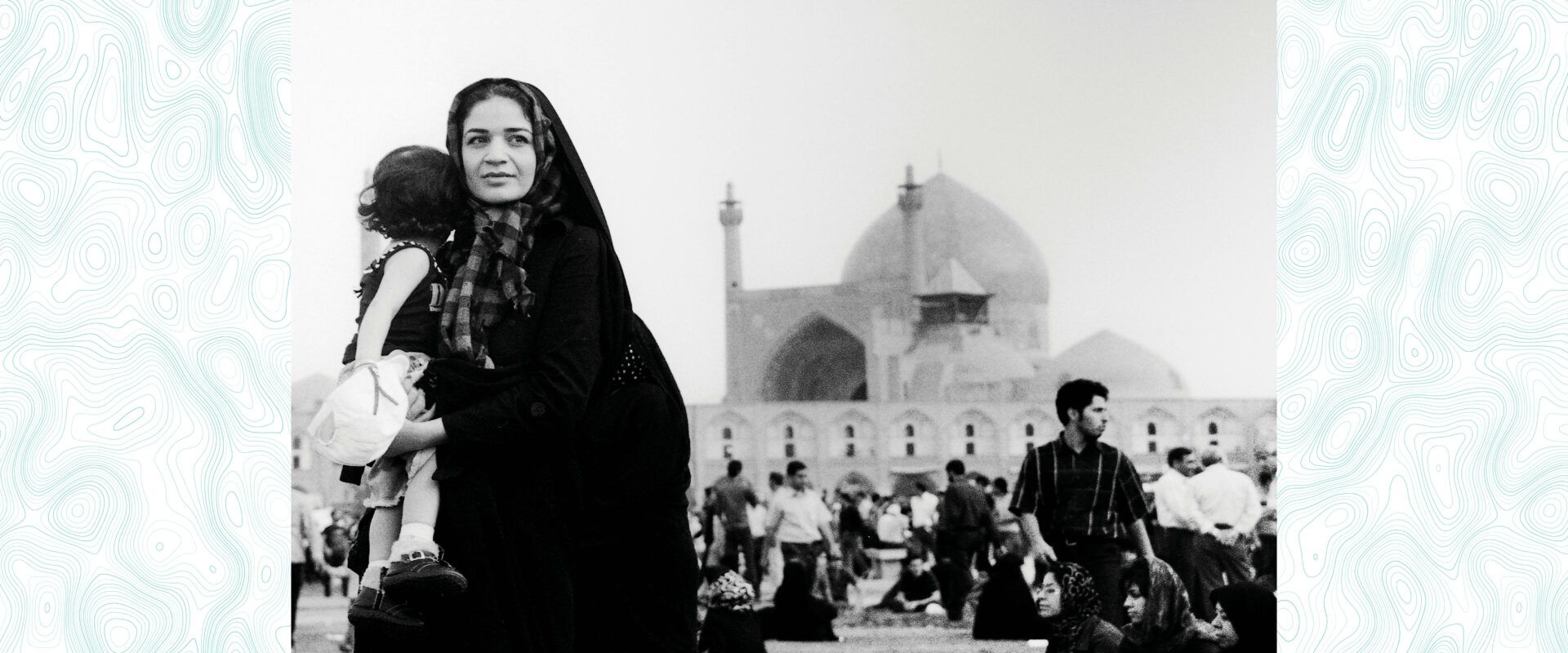 Photo de William Mauxion montrant une femme et sa fille sur la place de l'Imam en Iran