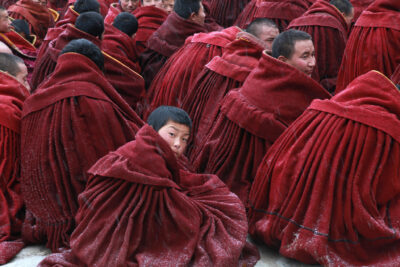 tirages d'art photo : le jeune moine, monastère de Labrang, Tibet, par Thérèse Bodet - Bouts du monde