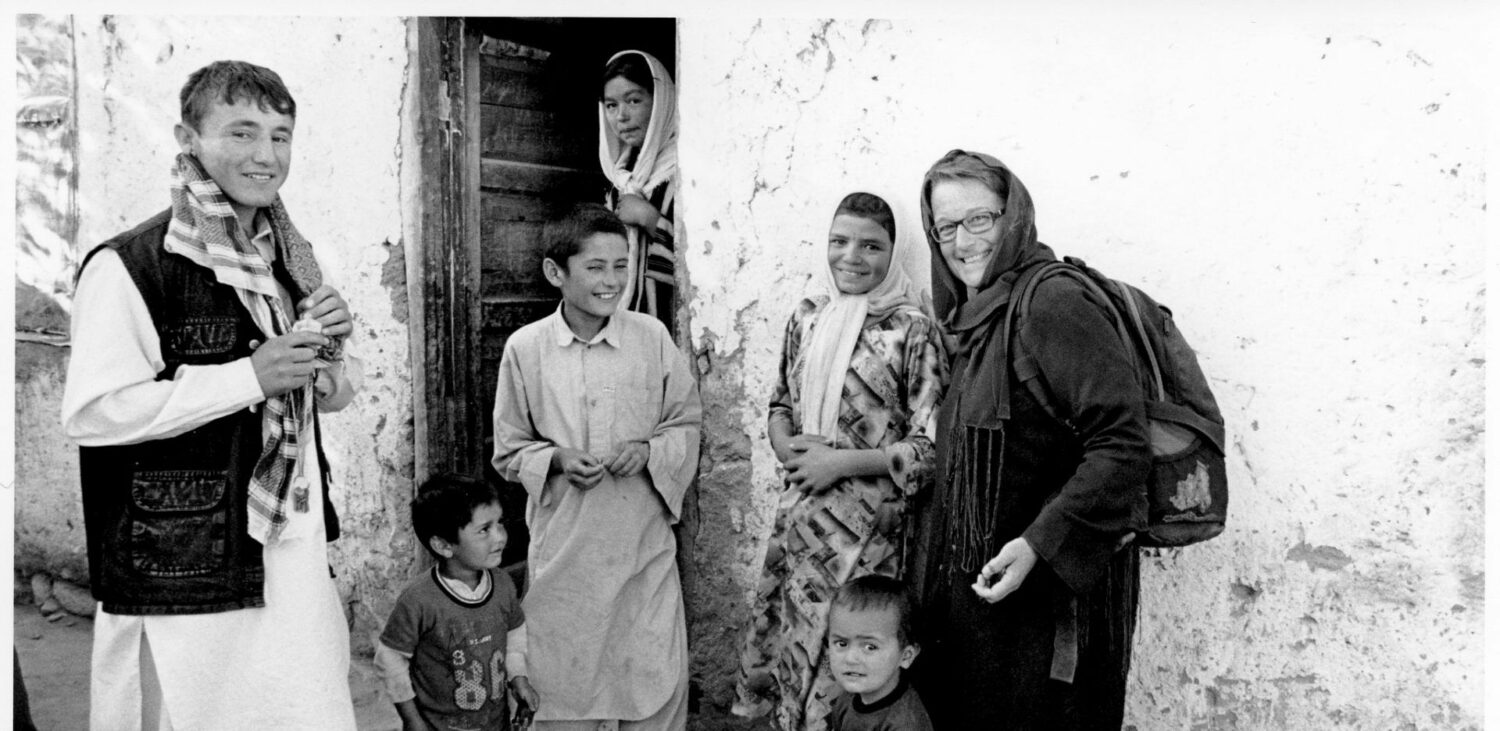 portrait de MariBlanche Hannequin en noir et blanc au pakistan