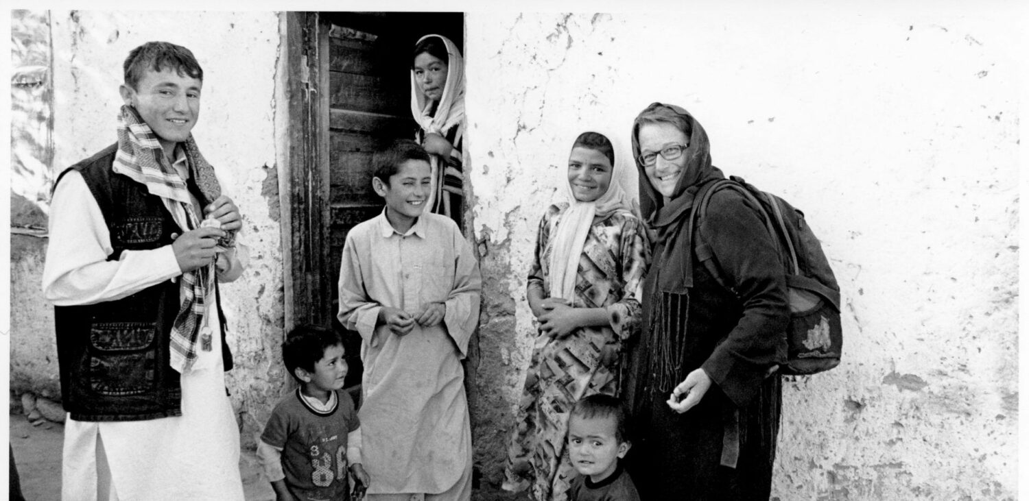 Portrait de MariBlanche Hannequin en noir et blanc au pakistan