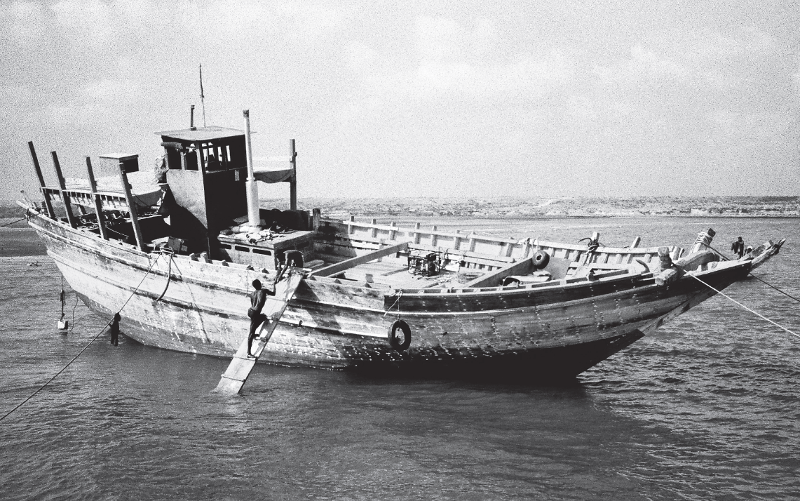 photo noir et blanc bateau