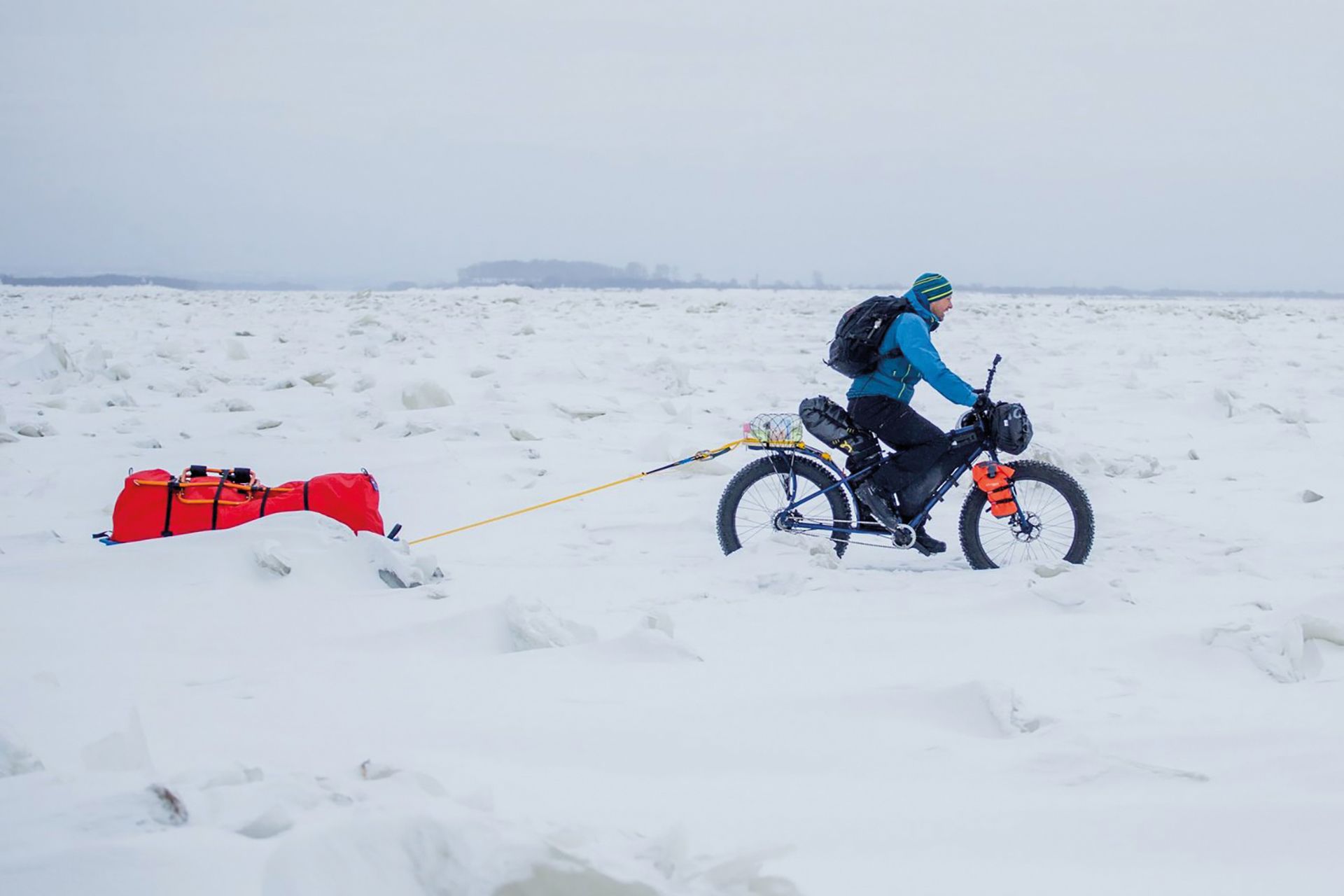 Armel Vrac - Vélo sur le fleuve gelé - Bouts du monde