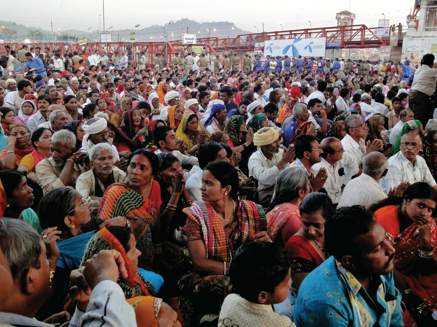 Foule d'habitants de Kumbha mela en Inde